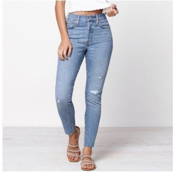 Levi's Womens Wedgie Skinny Jeans Distressed Light Wash Raw Hem Size 28 - Picture 8 of 12
